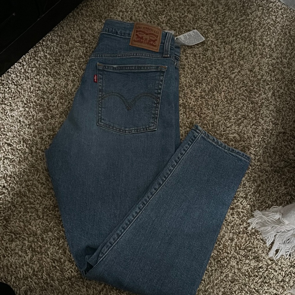 Levi’s wedgie skinny. Size 29